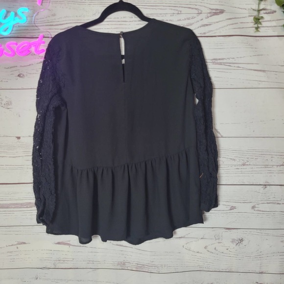 Ann Taylor LOFT Black Crochet Lace Sleeve Peplum Casual Blouse Womans Size Small - Picture 2 of 5
